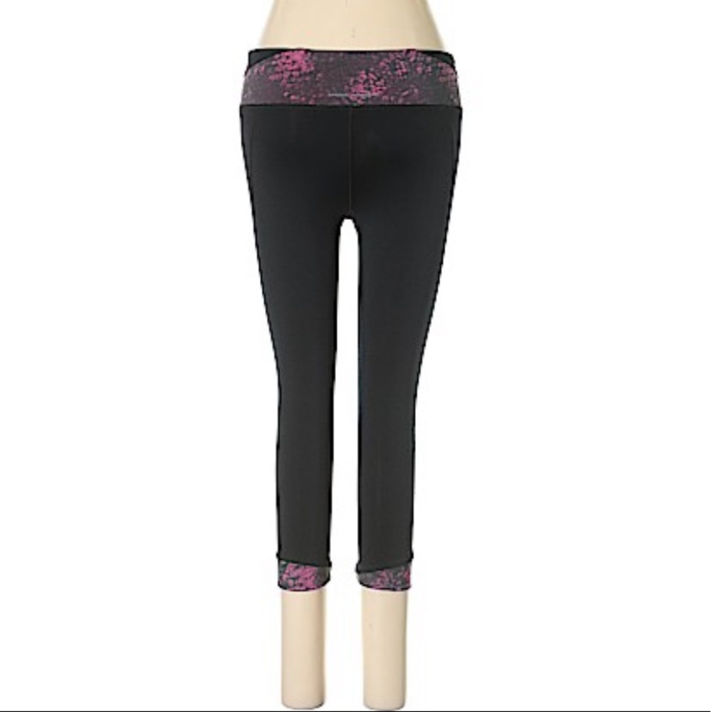 Under Armour Heat Gear Leggings 3/4?length Size Small Black and Pink.EUC.